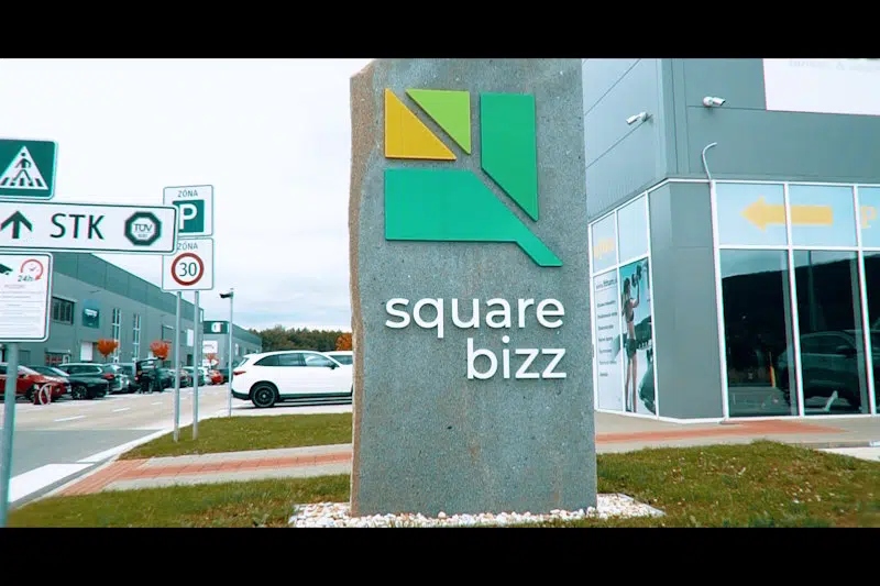 Skvelá energia, plný areál a desiatky atraktívnych áut – aj takto to vyzeralo v Squarebizz Business Center!